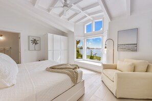 4 habitaciones, tabla de planchar con plancha y cuna de viaje 