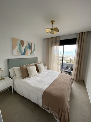 3 bedrooms, desk, iron/ironing board, free WiFi - Modern Beach Retreat for the whole family (Santa Pola)