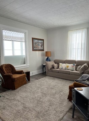 Smart TV, fireplace, video games, books - Ironwood Trailside Adventures (Ironwood)