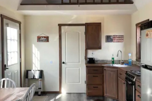 Frigorifero, microonde, forno, piano cottura