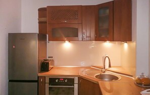 Kühlschrank, Mikrowelle, Herdplatte, Geschirrspüler