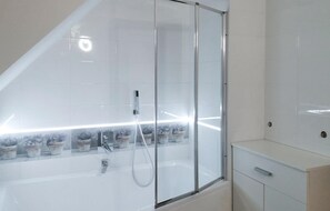 Bathtub
