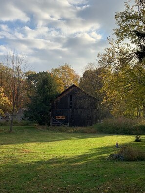 Exterior - Charming Upstate 2-Bedroom Farmhouse with Hot Tub, Fireplace on Nearly Two Acres (Ulster Park)