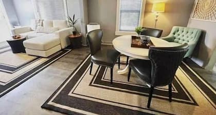 Modern and chic 2 bedroom home near Glacier!