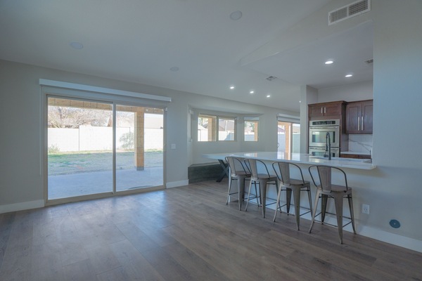 Frigorifero, microonde, piano cottura, macchina per tè/caffè