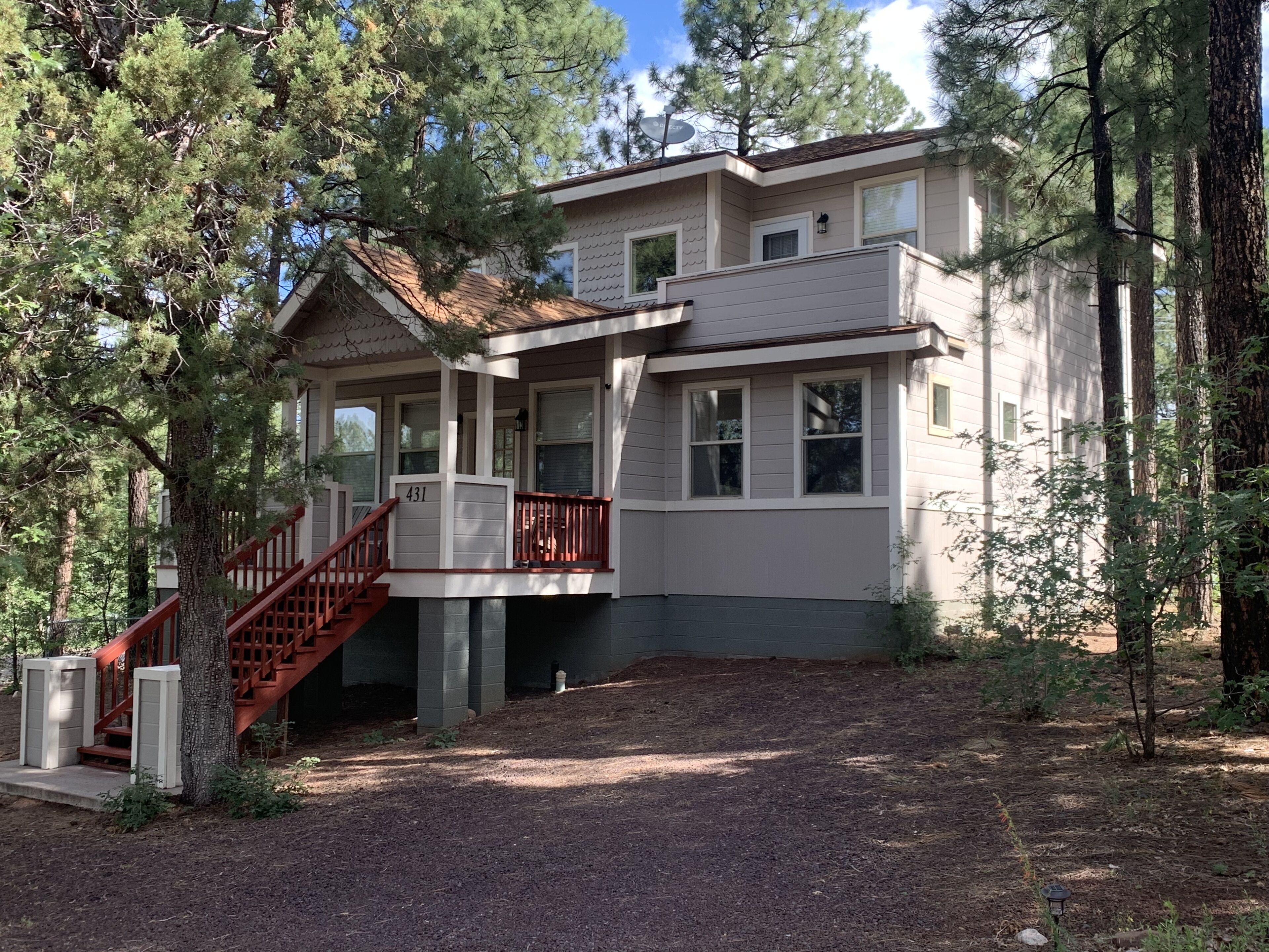 Peaceful cabin in the woods- right in the center of town!