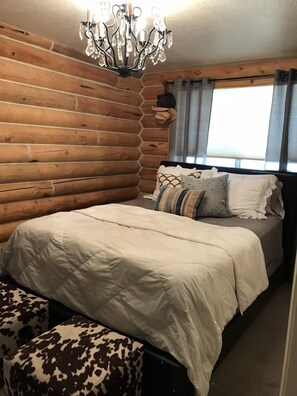 2 bedrooms, desk, free WiFi, bed sheets