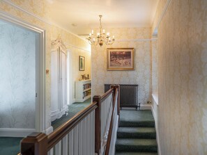 Interior - Discover a beautiful holiday home in an unbeatable location. (Windermere)