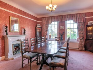 Dining - Discover a beautiful holiday home in an unbeatable location. (Windermere)