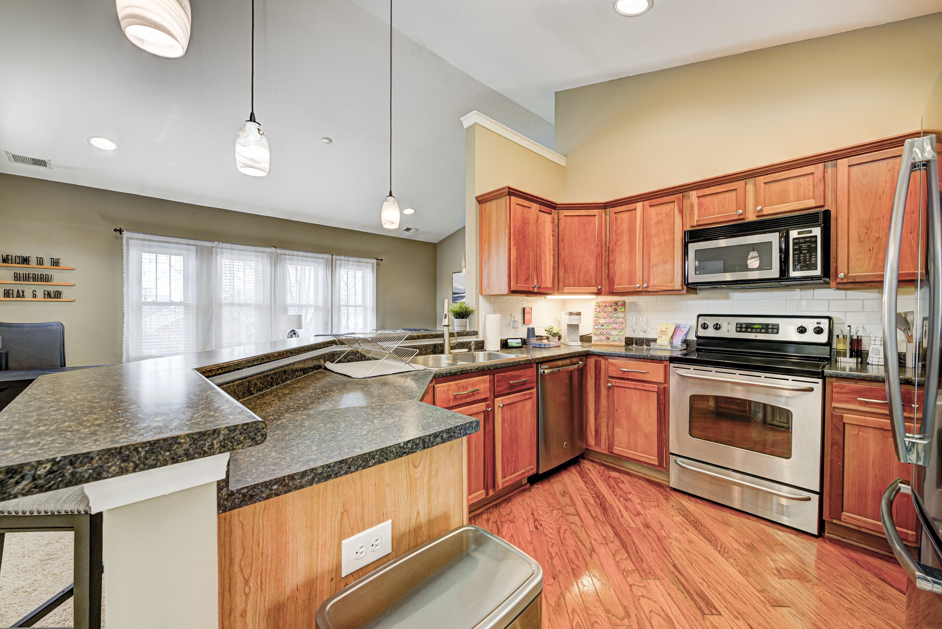 冰箱、微波炉、烤箱、炉灶