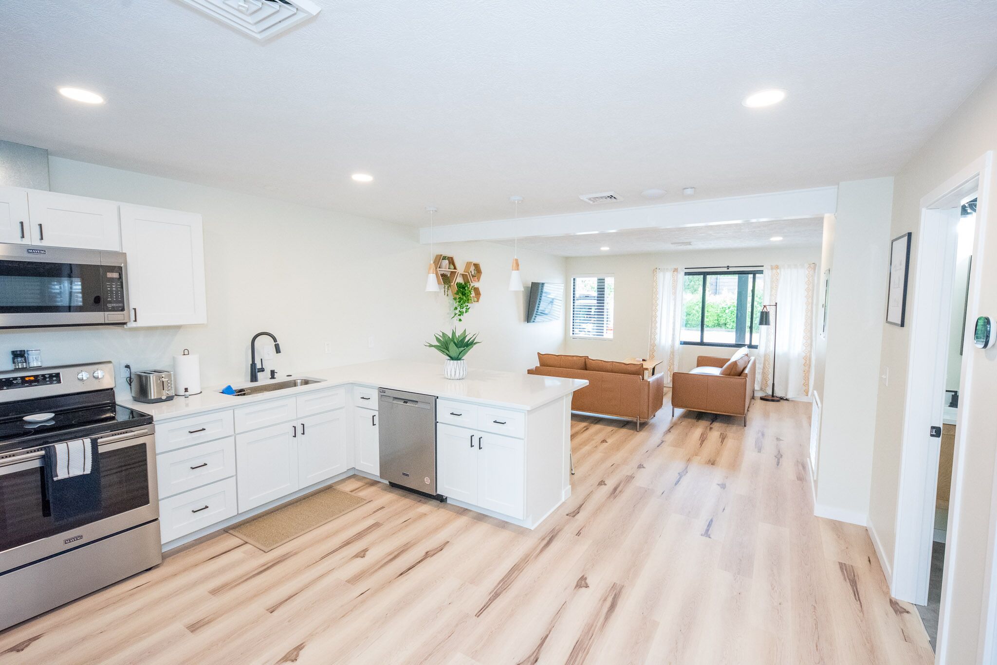 Blue Door - Stay in the Heart of Vacationland