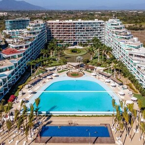 Outdoor pool, an infinity pool