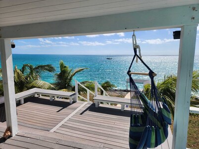 NEW POOL! Luxury waterfront! "Rainbow Charm" ***GAME ROOM!!***