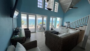 Smart-tv, videospelletjes, een dvd-speler en boeken