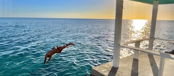 NEW POOL! Luxury waterfront! "Rainbow Charm" ***GAME ROOM!!***