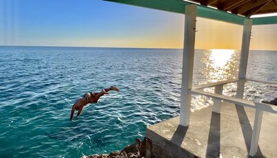 NEW POOL! Luxury waterfront! "Rainbow Charm" ***GAME ROOM!!***