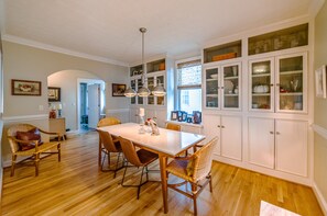 Dining - Golf cart included! 5 blocks to the beach, and in historic district! (Cape Charles)