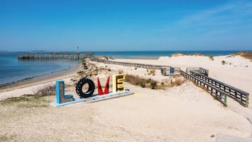 Beach nearby, sun loungers, beach towels