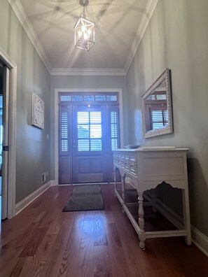 المنشأة من الداخل