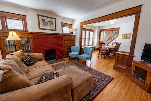 Beautiful 4BR 2 bath Craftsman home, completely renovated, roomy, handy location