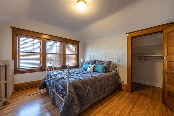 4 habitaciones, tabla de planchar con plancha y wifi gratis 