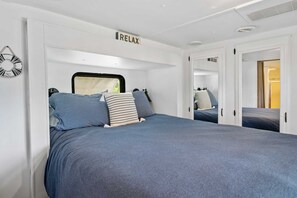 2 室のベッドルーム、アイロン / アイロン台、WiFi (無料)、ベッドシーツ