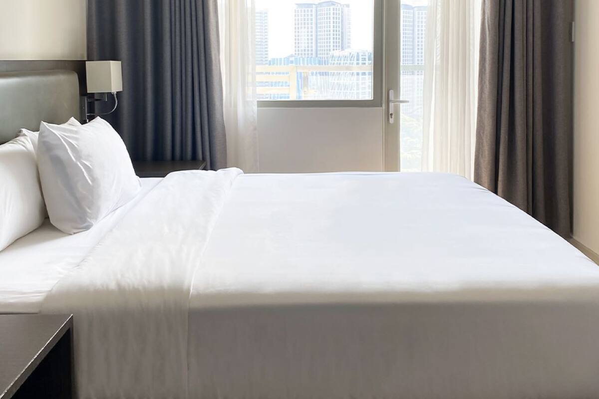 Deluxe Room | Hypo-allergenic bedding, desk, laptop workspace, blackout curtains