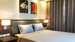 Habitació familiar | Roba de llit hipoal·lergògena, mobiliari individual i escriptori 