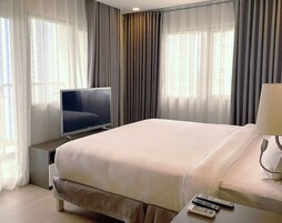 Family Room | Hypo-allergenic bedding, individually furnished, desk, laptop workspace