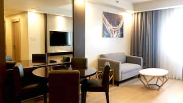 Habitación familiar | Área de sala de estar | Smart TV