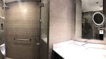 Ducha, artículos de tocador gratuitos, bidet, toallas