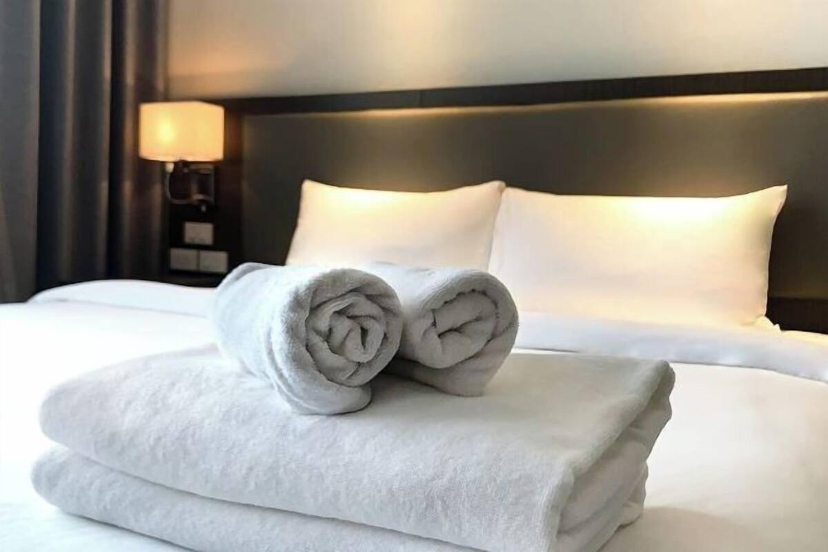 1 bedroom, hypo-allergenic bedding, individually furnished, desk
