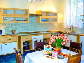 Fridge, microwave, oven, stovetop - Wing of Normandy Chateau with heated pool close to sea (Grandcourt)