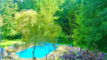 Piscina all'aperto, una piscina riscaldata