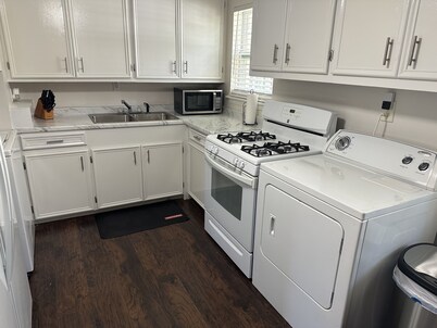 Lovely home, sleep six, quiet area, lots of family games, large yard