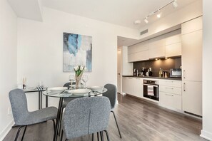 Dining - Traveller’s home Yorkville Toronto  (Toronto)