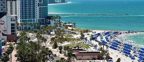 Liegestühle, Strandtücher