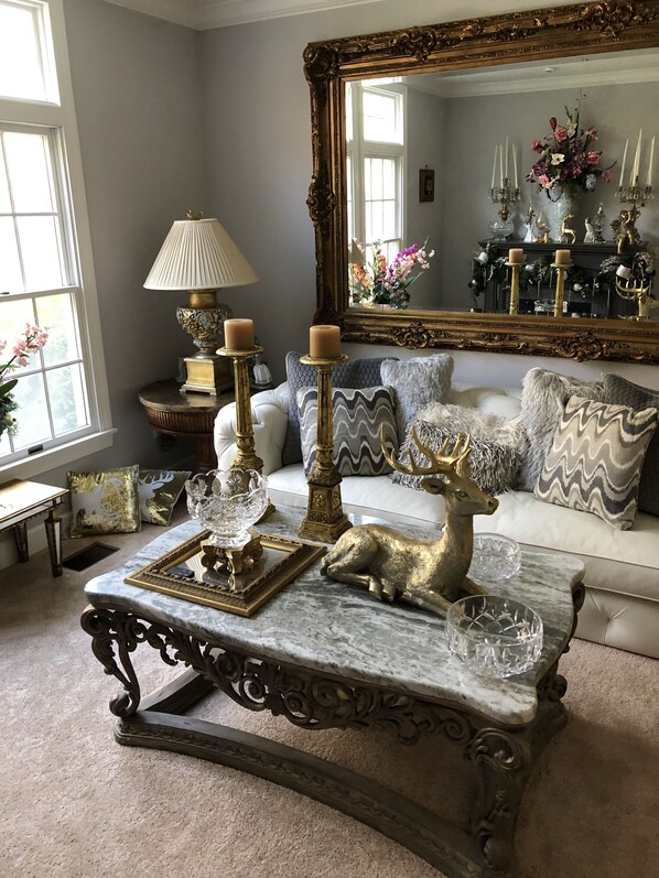 TV, fireplace - Executive Mountain Estate in Exclusive Brookwood Beautifully Furnished/Decorated (Franklin)