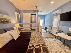 1 bedroom, bed sheets
