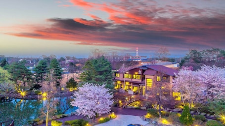 Exterior. May Garden Forest