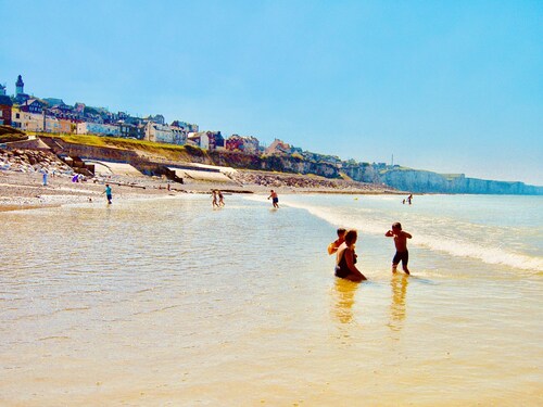 Pretty Cottage in grounds of Chateau with heated pool