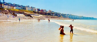 Pretty Cottage in grounds of Chateau with heated pool