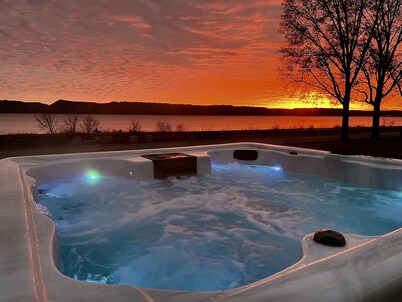 Scenic, waterfront home on Lake Pepin with HOT TUB