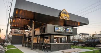 Now accepting bookings! Minutes to Broadway! Sleeps 6! Nashville Nations