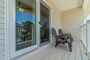 Terrace/patio - Beachy Charm 2BR | Walk to Beach + Parking (Miramar Beach)
