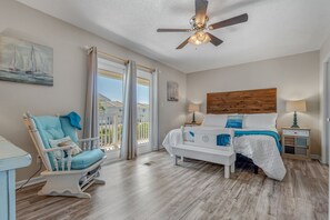 2 bedrooms, iron/ironing board, free WiFi, bed sheets - Beachy Charm 2BR | Walk to Beach + Parking (Miramar Beach)
