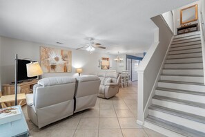 Smart TV - Beachy Charm 2BR | Walk to Beach + Parking (Miramar Beach)