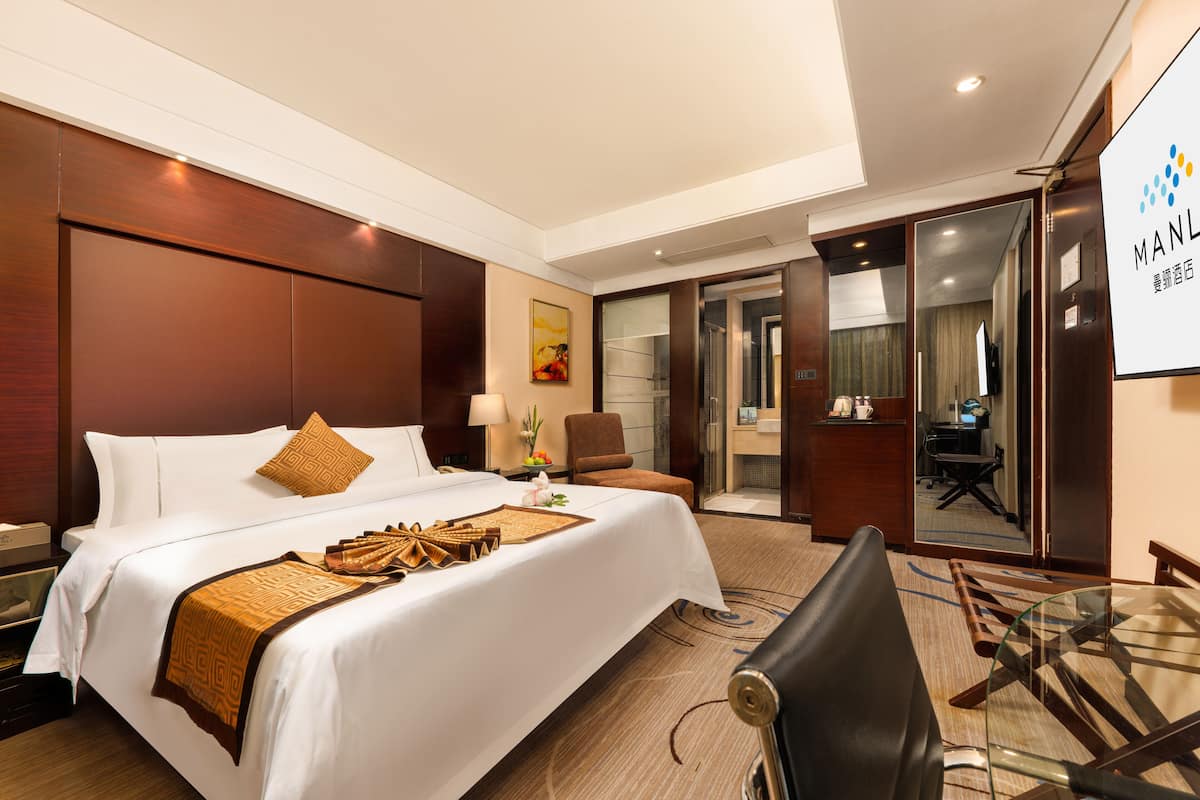 Comfort Room, 1 Queen Bed, No Windows | Down comforters, free WiFi