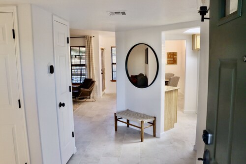 Newly renovated condo with mountain views!