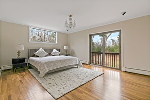 4 soverom, skrivebord, wi-fi (inkludert) og sengetøy